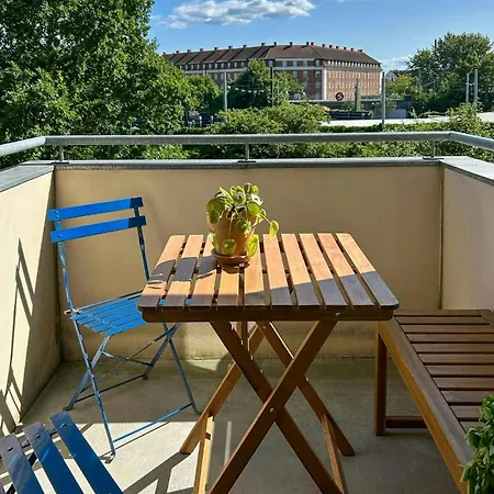 Bright Flat With Unique Finds On Hillerodgade * Copenhague
