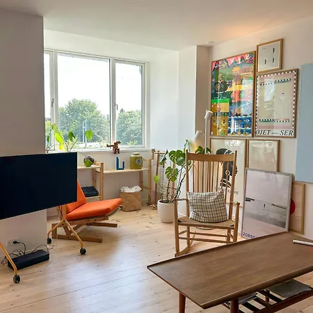 Bright Flat With Unique Finds On Hillerodgade Appartement