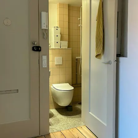 Bright Flat With Unique Finds On Hillerodgade Copenhague